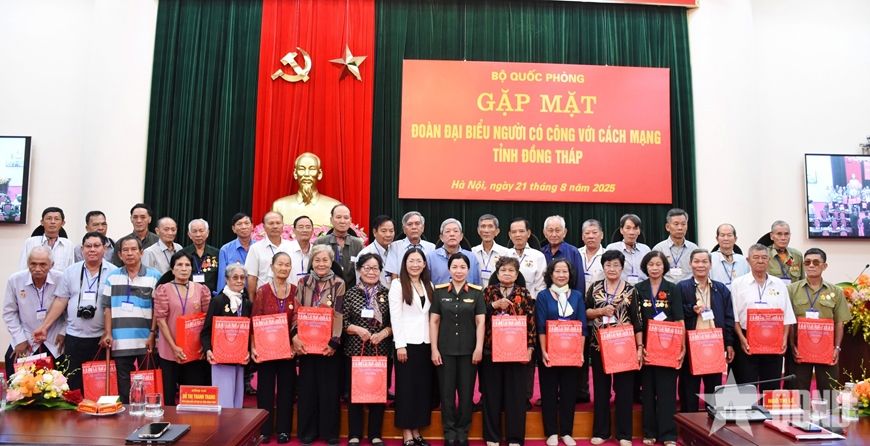 Bộ Quốc phòng trả lời cử tri tỉnh Đồng Tháp về bảo hiểm xã hội, bảo hiểm y tế